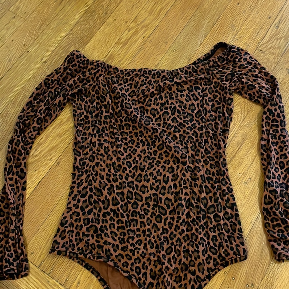 Pretty little thing cheetah bodysuit off the shoulder, size for
